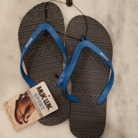 Muk Luks Shoes - Muk Luk sandals medium (7-8)